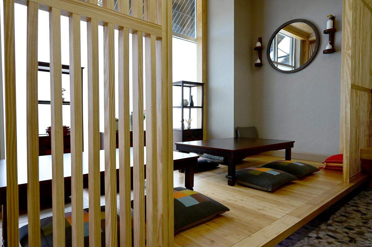 Inside the Sunny Seoul dining room